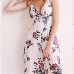 BRAND NEW NEVER WORN - Floral Jumpsuit Size Small
